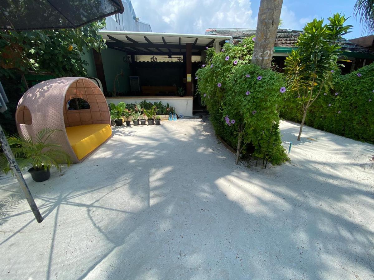 Beach Veli Ukulhas Island Exterior photo