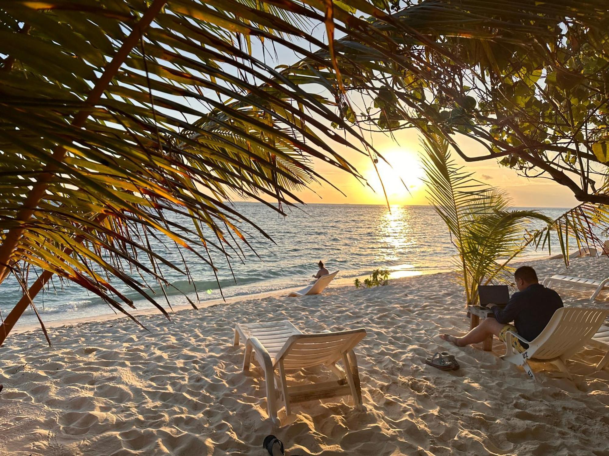 Beach Veli Ukulhas Island Exterior photo