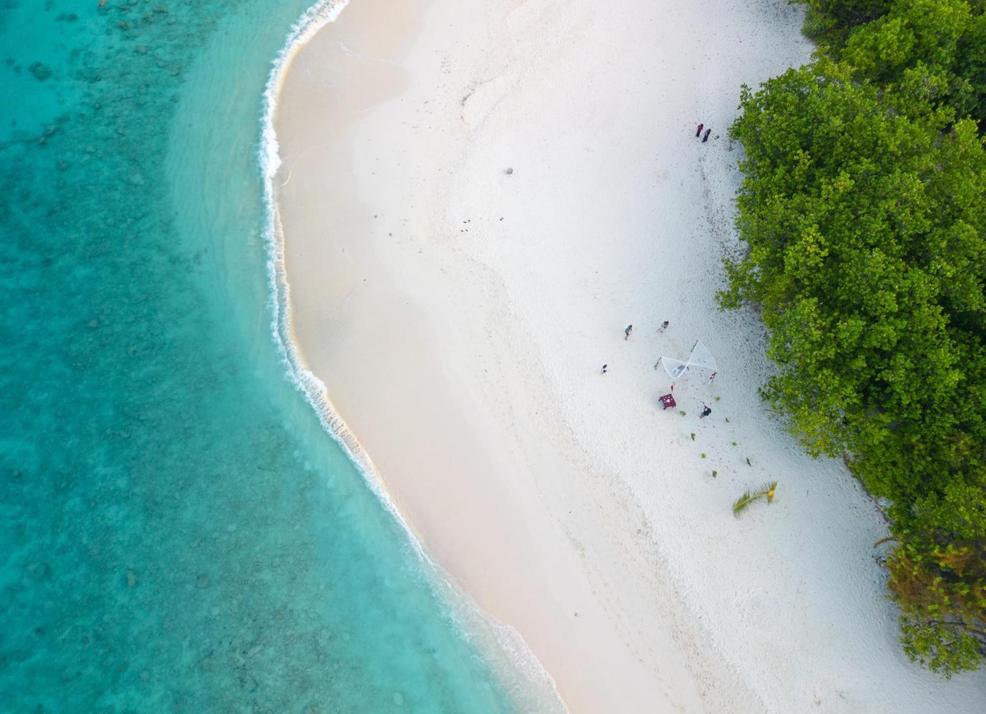 Beach Veli Ukulhas Island Exterior photo