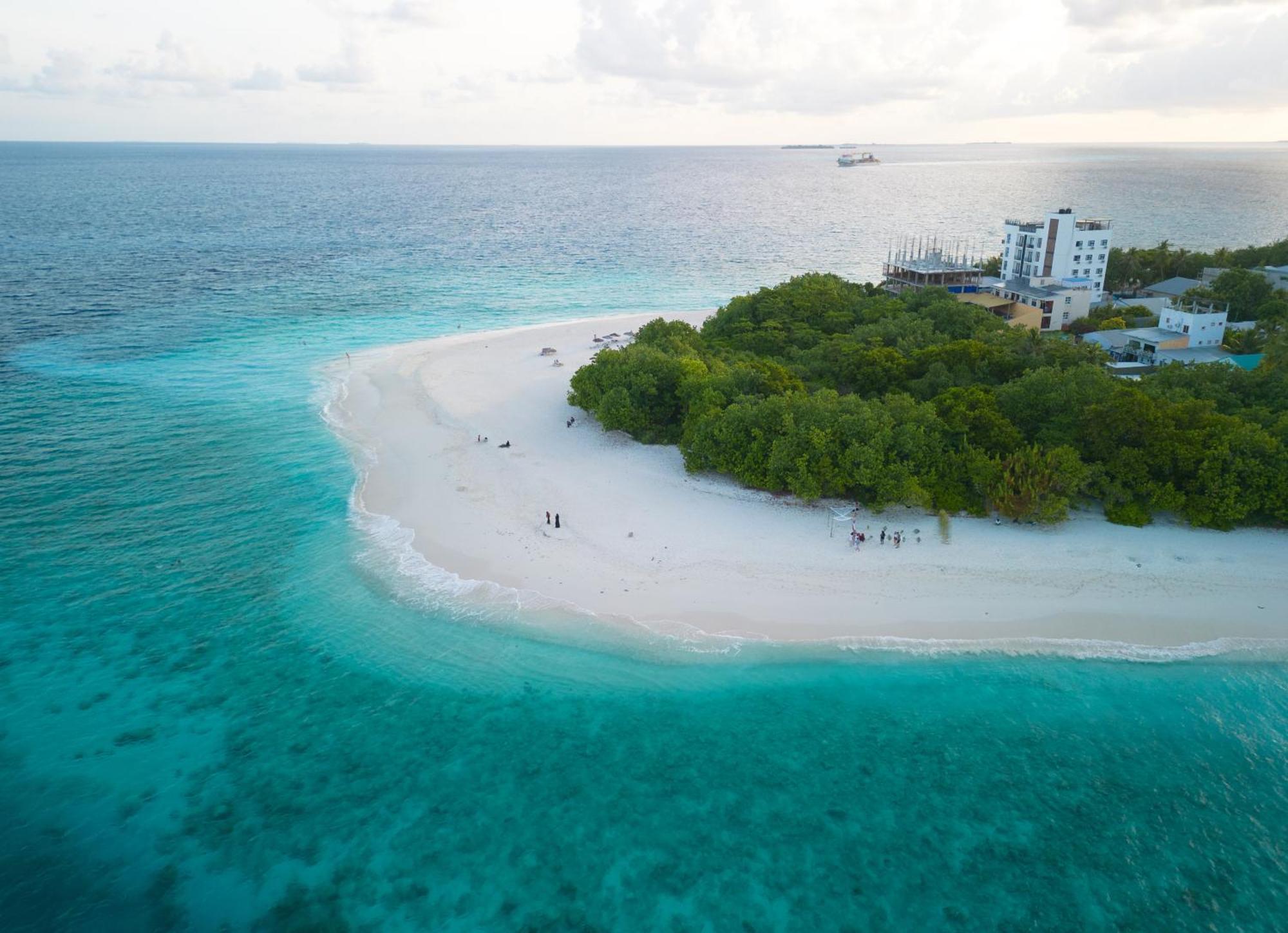 Beach Veli Ukulhas Island Exterior photo